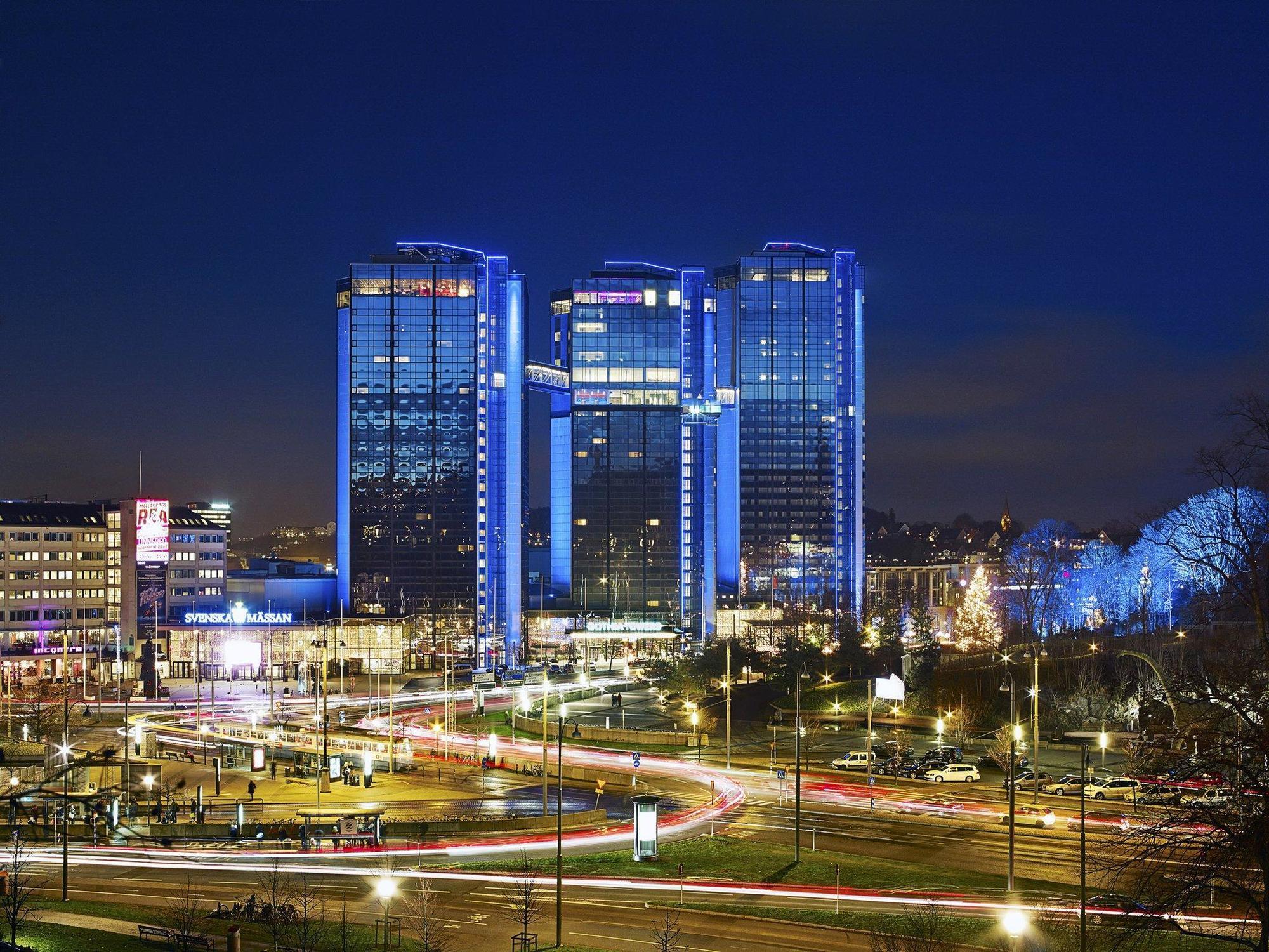 Upper House Hotel Gothenburg Exterior photo The complex at night