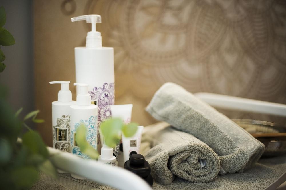 Upper House Hotel Gothenburg Exterior photo Personal hygiene products